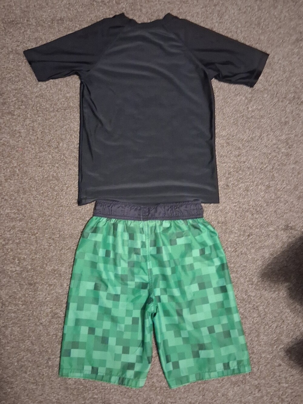 Boys  Minecraft Creeper Graphic Black & Green Swim Set - Picture 3 of 3
